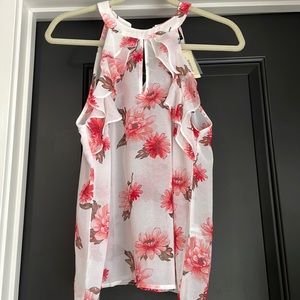 Sleeveless woven top